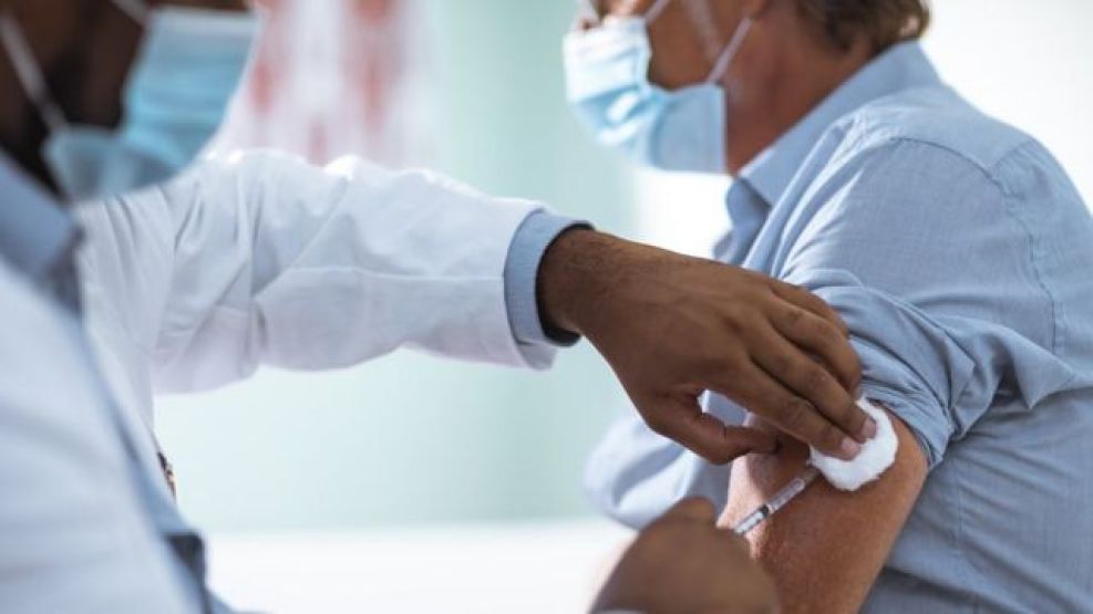 Rebrote de Covid-19: el Ministerio de Salud recomendó reforzar la vacunación por el aumento de casos