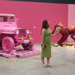 Una mujer visita la exposición "Color. El conocimiento de lo invisible" en el Museo de Arte Contemporáneo de Lima, en el distrito de Barranco, en Lima, Perú. | Foto:Xinhua/Mariana Bazo