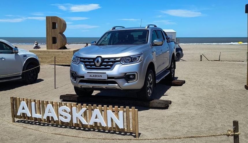 Renault inició la temporada de verano con actividades en Pinamar y Cariló.