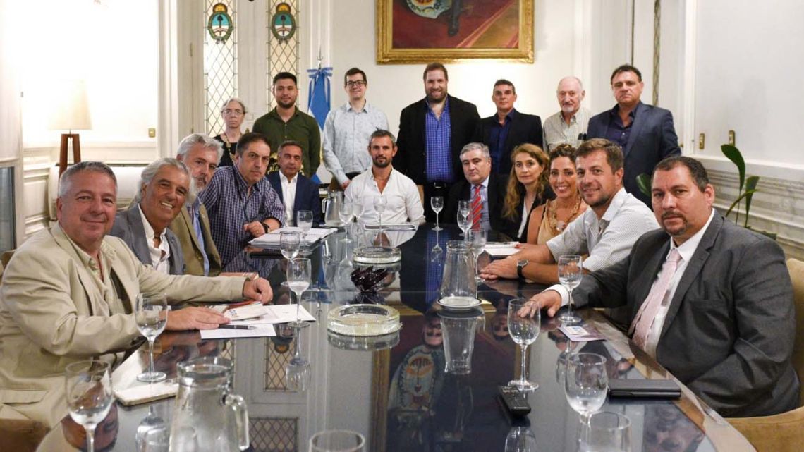 Obligado a hacer cambios, el Gobierno reescribe la ley Ómnibus y se ...