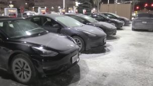 Vehiculos eléctricos tienen problemas con el frío extremo en Estados Unidos.