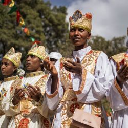 Los fieles ortodoxos etíopes cantan y bailan en el baño Fasilides durante la celebración de la víspera de Timkat, la Epifanía ortodoxa etíope, en Gondar. | Foto:Michele Spatari / AFP
