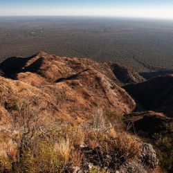 El departamento de Pocho, al noroeste de la provincia de Córdoba, alberga una cadena de cráteres de la era cenozoica que se pueden visitar mediante una excursión con acampe incluído.