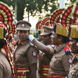 Los cadetes se preparan para participar en un ensayo general para el próximo desfile del Día de la República, en Chennai. | Foto:R.Satish Babu / AFP