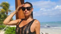Pampita deslumbró con un vestido transparente desde las paradisíacas playas de México