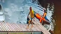 Claromecó: difunden las últimas imágenes del joven que se metió al mar con un kayak y desapareció