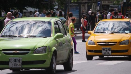 Taxistas cordobeses exigen solución por parte del gobierno provincial ante el impacto de las aplicaciones de viajes