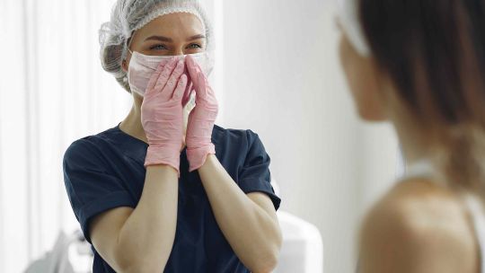 Cirugías: el dilema entre estética y ética en la era del "selfie-dismorfismo"