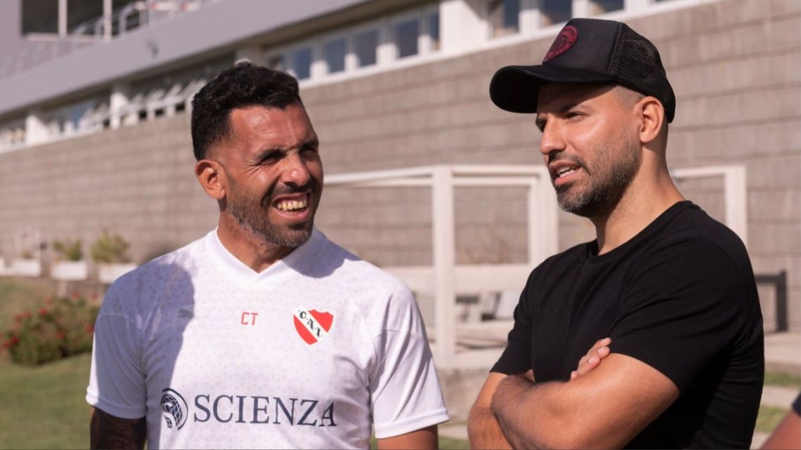 Carlos Tevez and Sergio Agüero share a chat.