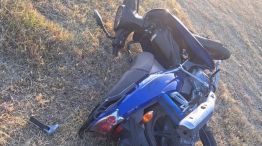 La moto de Maximiliano Rojas, asesinado cuando intentó resistir un robo en Lanús.