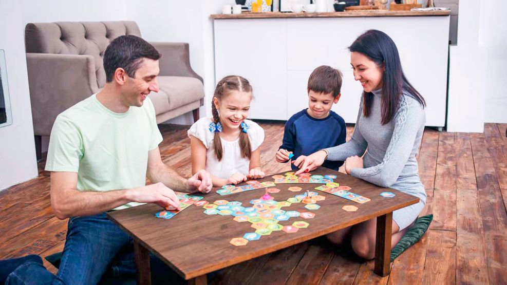 Juegos de mesa para niños: 7 ideas para jugar en familia - Esneca