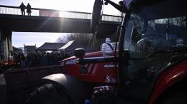 Las protestas de los agricultores recrudecen en Francia y amenazan con cercar a París.