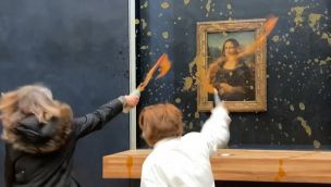 Activistas ambientales lanzaron las de sopa al vidrio que protege a La Gioconda en el Louvre.