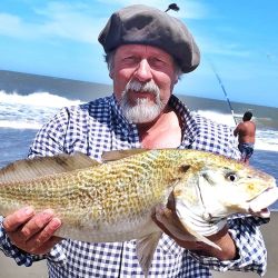 Aunque la variada en el mar rinde, lo más importante pasa por la Cuenca del Plata, con una abundancia increíble de dorados. 