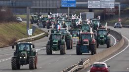 Los agricultores comenzaron a bloquear París y ponen en jaque al Gobierno