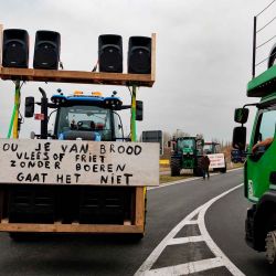 Los tractores de los agricultores bloquean el acceso al puerto de Zeebrugge durante una protesta convocada por el sindicato general de agricultores ABS. Bélgica. Foto de KURT DESPLENTER / AFP | Foto:AFP
