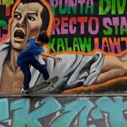 Un niño realiza un truco en patineta en Manila Skate Park en Paco, Manila. Foto de JAM STA ROSA / AFP | Foto:AFP