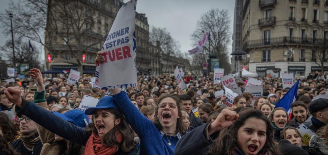 Aborto: Francia podría ser el primer país en incluir la IVE en la constitución