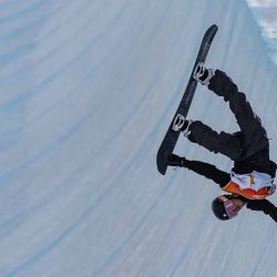 Lee Chaeun de Corea del Sur compitiendo en la final de halfpipe masculino de snowboard en la estación de esquí Welli Hilli Park. Foto de Simon BRUTY / AFP  | Foto:AFP