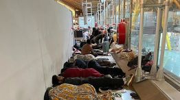 El aeropuerto de Barajas colapsado ante el pedido de asilo de los migrantes que llegan a España