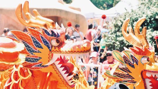 La comunidad china celebra la llegada del año 4722, del Dragón de Madera