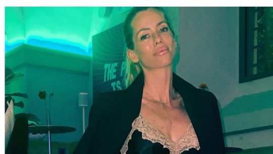 Nicole Neumann reinventa el vestido lencero para usarlo todo el año