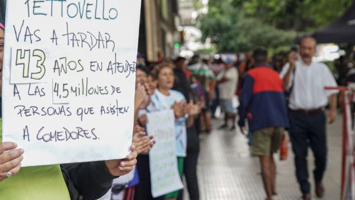 La fila frente al ministerio de Capital Humano