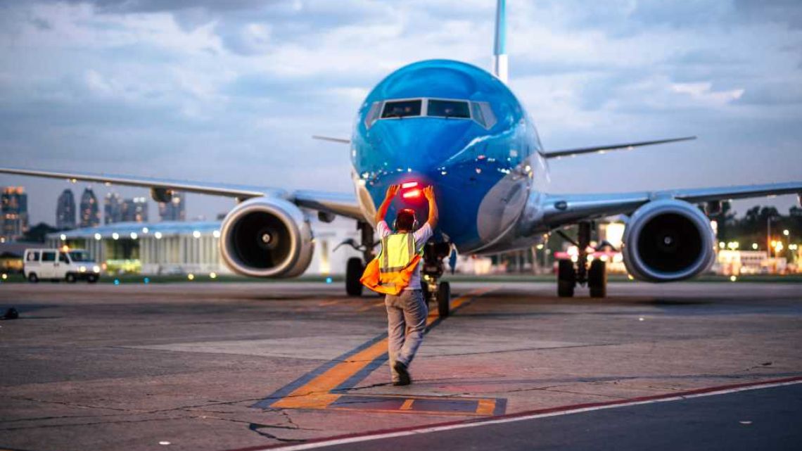 Problemas en un vuelo de Aerolíneas Argentinas que tuvo que aterrizar de  emergencia | Perfil