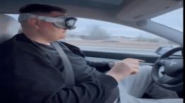Dante Lentini, conductor del Tesla arrestado por utilizar la Apple Vision Pro