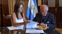 La ministro Sandra Pettovello firma un convenio con la fundación del doctor Abel Albino