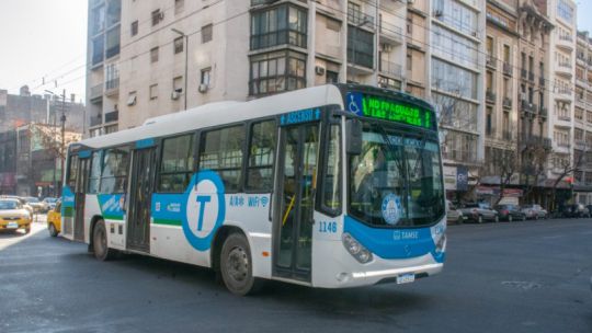Colectivo de Tamse circulando por Córdoba
