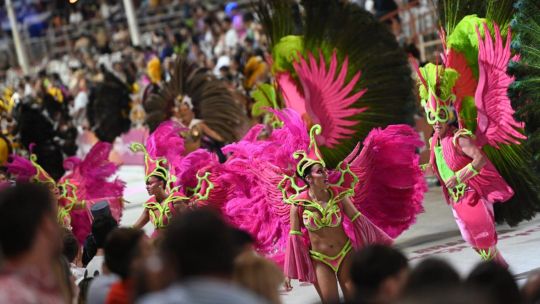 A pesar del ajuste, más de 22 destinos entrerrianos se sacan chispas en estos carnavales