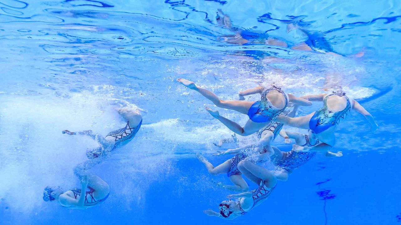 El equipo de China compite en la ronda preliminar del evento de natación artística libre por equipos durante el Campeonato Mundial de Deportes Acuáticos Doha. Foto de MANAN VATSYAYANA / AFP | Foto:AFP