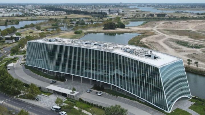 Edificio ultramoderno de oficinas estaba declarado como baldío