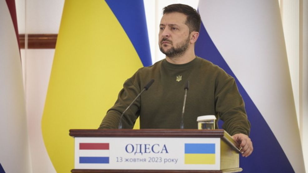 El presidente ucraniano Volodímir Zelenski echó al jefe de las Fuerzas Armadas de Ucrania.