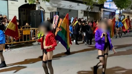 Polémica en España por una comparsa con "niños sexualizados"