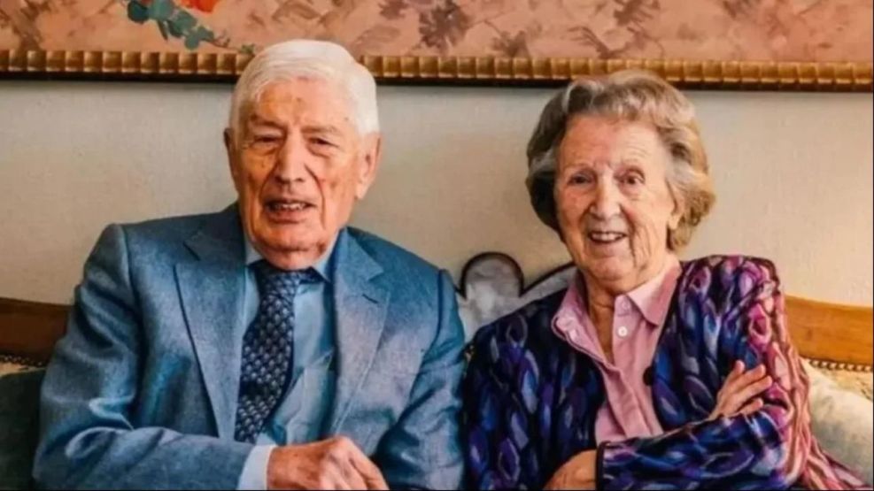 Un ex primer ministro y su esposa optaron por la "eutanasia a dúo" y murieron tomados de la mano