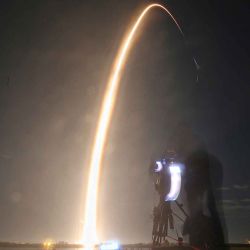 Un cohete SpaceX Falcon 9 despega de la plataforma de lanzamiento LC-39A en el Centro Espacial Kennedy con la misión de aterrizaje lunar Nova-C de Intuitive Machines, en Cabo Cañaveral, Florida. Foto de Gregg Newton / AFP  | Foto:AFP