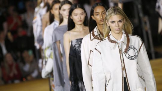 London Fashion Week: lo que tenés que saber de esta semana de la moda que celebra 40 años