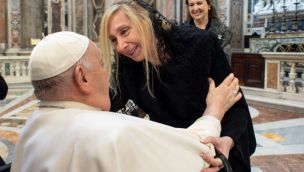 Karina Milei con el Papa Francisco