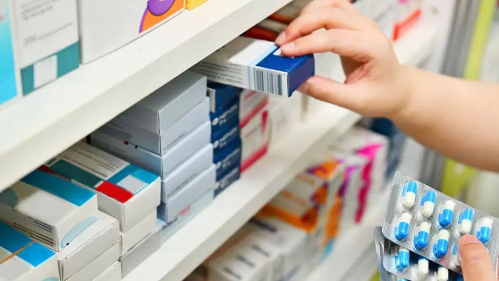 Nuevo revés para el DNU: la Justicia suspendió la venta de medicamentos fuera de farmacias