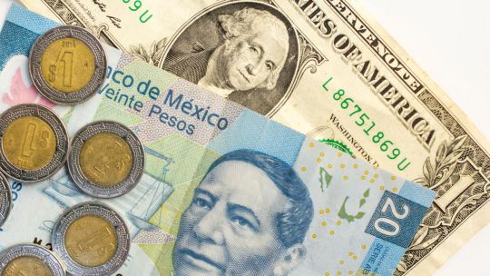 Precio del dólar a peso mexicano hoy, viernes 26 de abril de 2024: a cuánto está el tipo de cambio en el mercado
