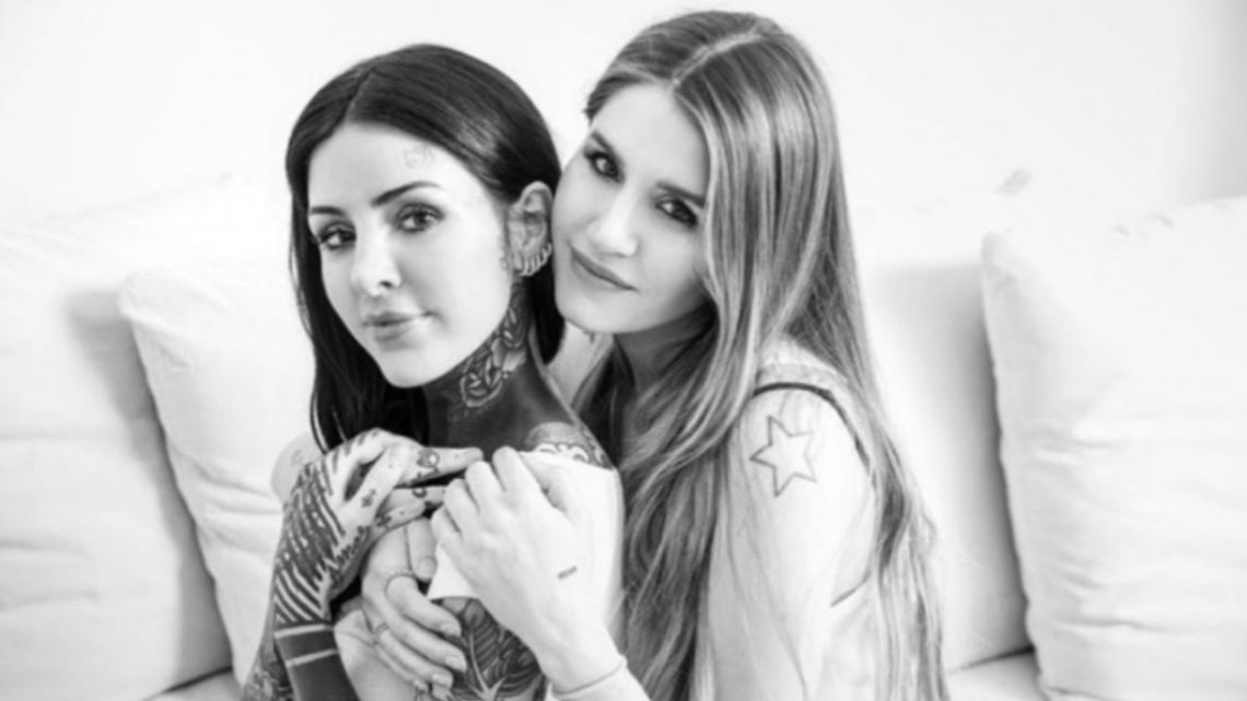 Mica Tinelli subió una foto con Cande Tinelli, en la previa a su boda