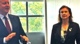 La Canciller de Argentina, Diana mondino reunida con el Canciller británico David Cámeron