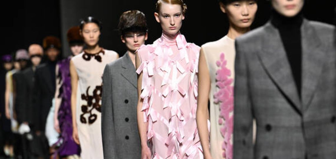 Milán Fashion Week: Prada redefine el estilo coquette sobre la pasarela