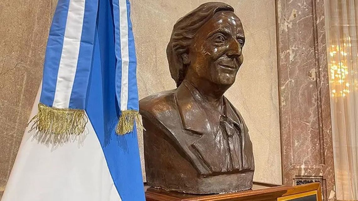 Victoria Villarruel Ordenó Sacar Un Busto De Néstor Kirchner Del Senado Yo No Soy Su Viuda 9598