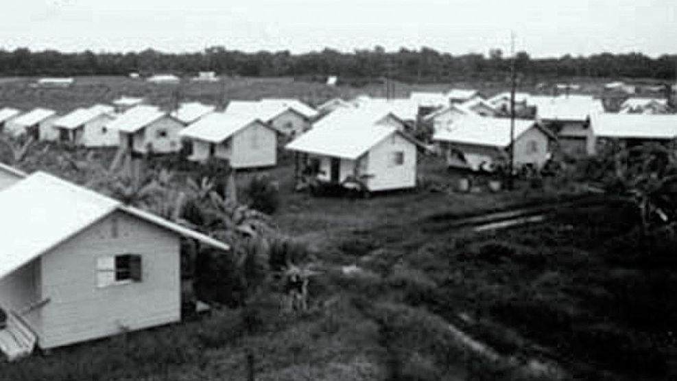 La masacre de Jonestown, promovida por Jim Jones, lider del Templo del Pueblo.