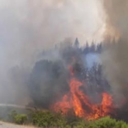 El Bolsón sigue acechado por el fuego.