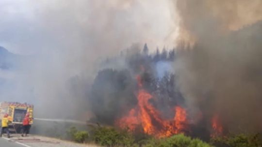 Incendios forestales: el fuego sigue teniendo en vilo a el Bolsón