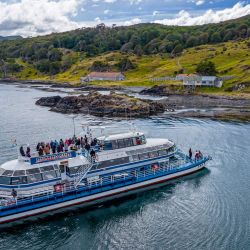 Estancia Túnel. La navegación en catamaranes por el Canal Beagle sigue siendo una de las atracciones más convocantes para los miles de turistas nacionales y extranjeros que visitan la ciudad de Ushuaia, en Tierra del Fuego. | Foto:Télam/Cristian Urrutia